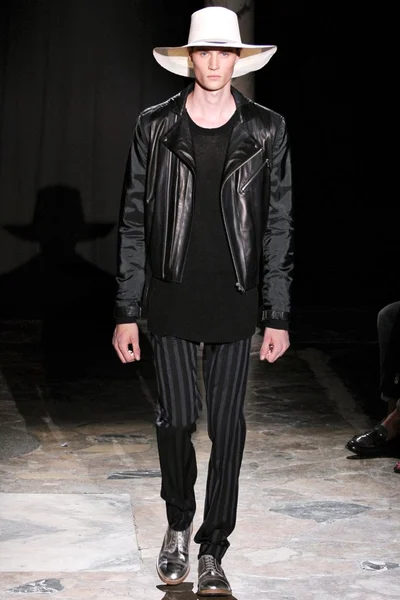 Look 19